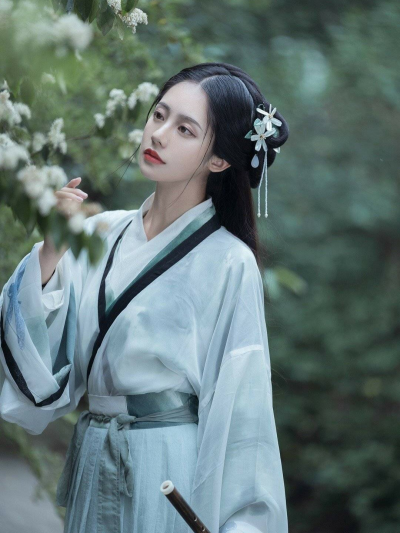 山有木兮木有枝，心悦君兮君不知。
出镜:是雨诗呀