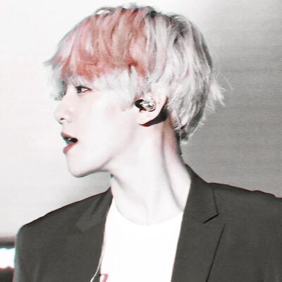 
：月亮是想念你时候的藏窖
