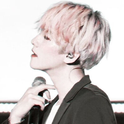 
：月亮是想念你时候的藏窖
