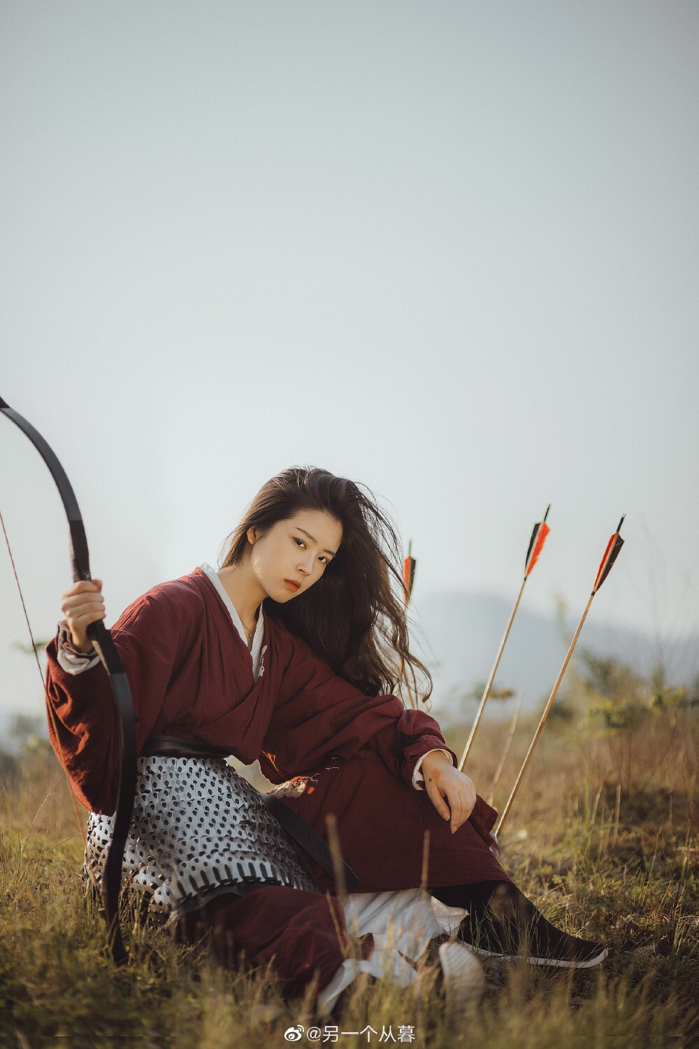 #杭州约拍##汉服##花木兰#
万里赴戎机，关山度若飞。
朔气传金柝，寒光照铁衣。
/花木兰
出镜@安大妮one
摄影@另一个从暮
感谢：服装@一七令汉服雅斋
铠甲@捧日虎骑
#人像摄影# ​​​