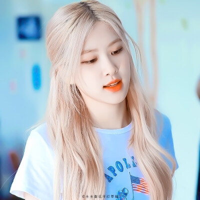 朴彩英Rosé ゜