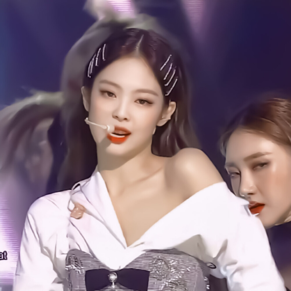 jennie 禁二改 二传标明倾伊 抱图点赞