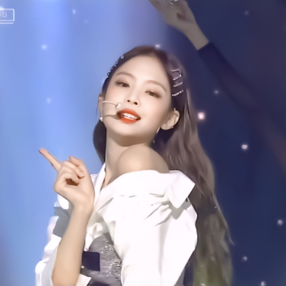 jennie 禁二改 二传标明倾伊 抱图点赞