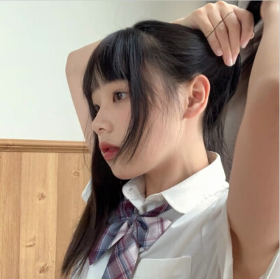 女