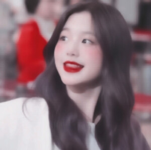 ᴵᶠ ᵒⁿᵉ ᵒᶠ ᵗʰᵉˢᵉ ʷⁱᵗʰᵉʳᵉᵈ ᶠˡᵒʷᵉʳˢ ᶜᵃⁿ ᵐᵃᵏᵉ ʸᵒᵘ ᶠᵉᵉˡ ᵇᵉᵃᵘᵗⁱᶠᵘˡ, ˡᵒᵛᵉ ʷⁱˡˡ ᵇˡᵒʷ ⁱᵗ ᵗᵒ ʳᵉˢᵗ ⁱⁿ ʸᵒᵘʳ ʰᵃⁱʳ.

倘若这些凋零的残花能有一朵你觉得美丽，爱就会将它吹送到安息到你的发丝。

图源Diary_0022
模板bitterrr_比特