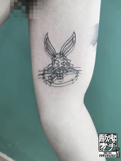 鬼手纹身小鬼店大臂内侧兔子纹身师无双