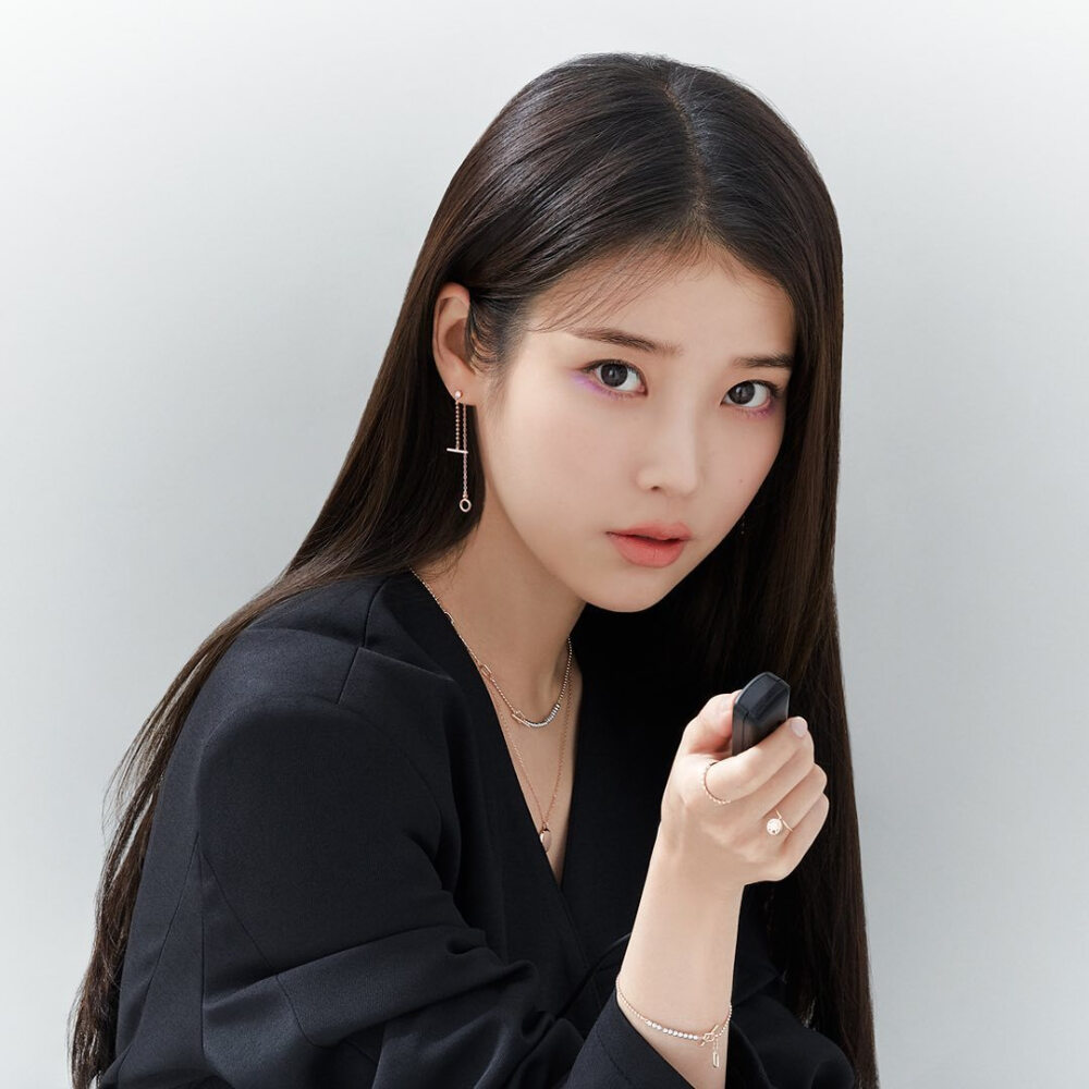 IU 李知恩 