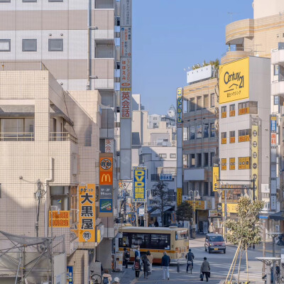 我来推荐好看的朋友圈壁纸啦！
大家快来康康