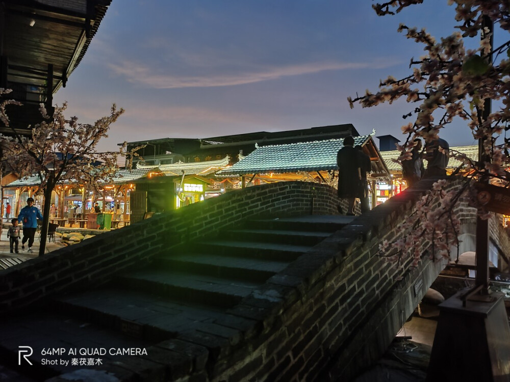 泾阳茯茶镇夜景还是很美的，来了找我喝茶。