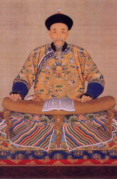 清圣祖爱新觉罗·玄烨（1654年5月4日—1722年12月20日），清朝第四位皇帝，清定都北京后第二位皇帝（1661年-1722年在位）。年号“康熙”。蒙古人称为恩赫阿木古朗汗或阿木古朗汗；西藏方面尊称为“文殊皇帝”。顺治帝…