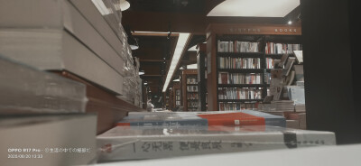 今天出门见朋友，我们一起去了书店，一起喝了奶茶