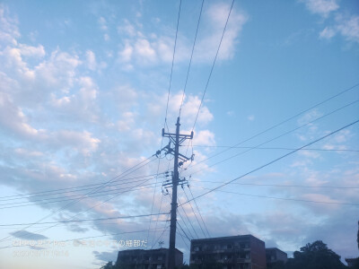 可能是因为她的爱很重，所以才显得温柔