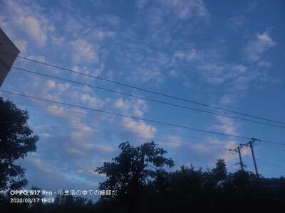 可能是因为她的爱很重，所以才显得温柔