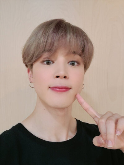 防弹少年团朴智旻朴墩墩今天也是走路很有感觉但是只有三岁的jimin xi