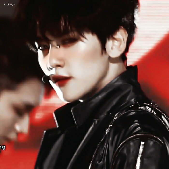 “乖乖听话，乖乖地去做，我就会一直一直爱着你。 不要反抗我。”
边伯贤 beakhyun