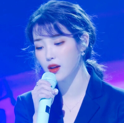 IU
原截温窈