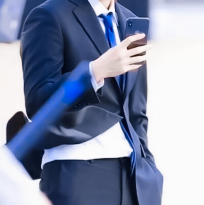 
：刚刚下班 给老婆发消息时会变奶狗的边总。
原截贺败涣