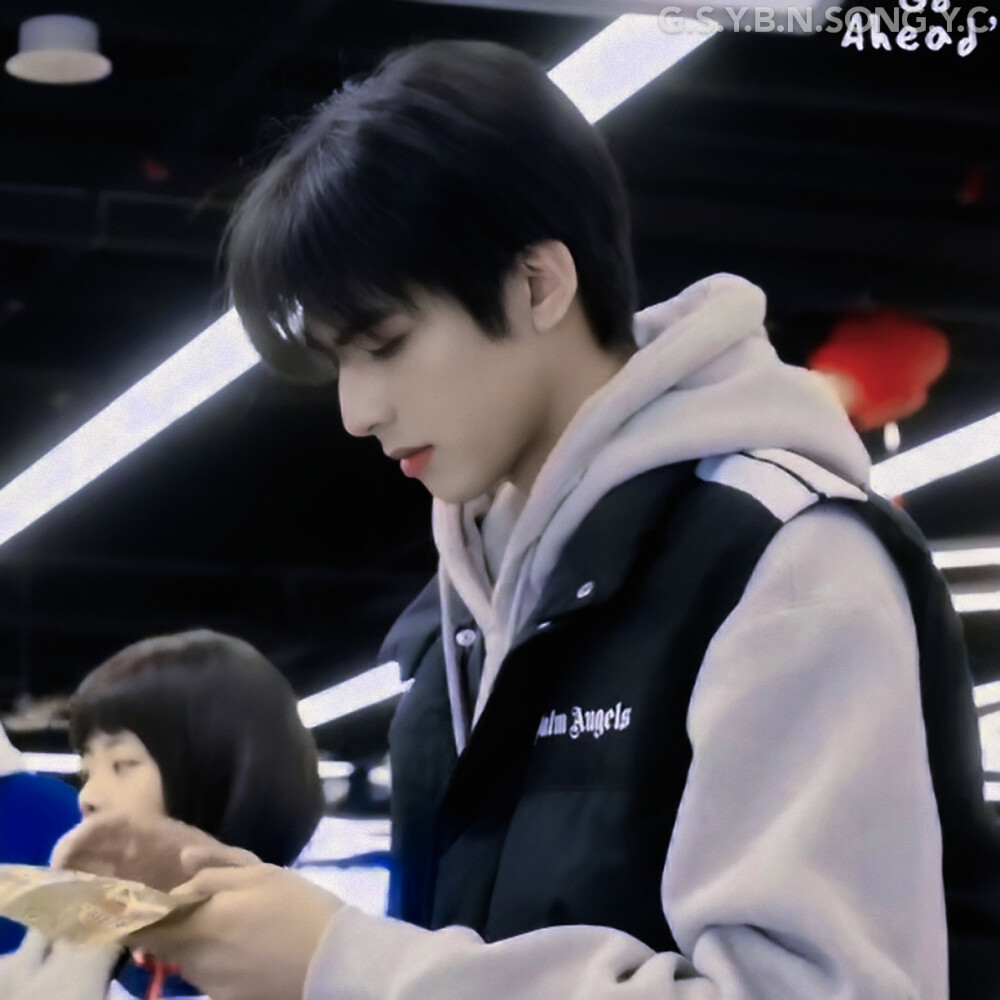 ᴵ ʷⁱˢʰ ᵗʰᵉ ᵐᵒᵒⁿ ᶜᵒᵐᵉ ᵗᵒ ᵐᵉ.