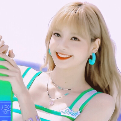 “夏日爱恋。”
◎Lisa
◎©烟雨蒙蒙
◎抱图看主页简介
◎禁单张收藏