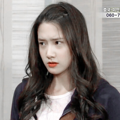 林允儿
原截小黄君