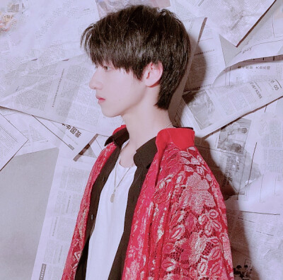 沈卿自调朱志鑫头像，禁二改，二传标明沈卿，抱图dd