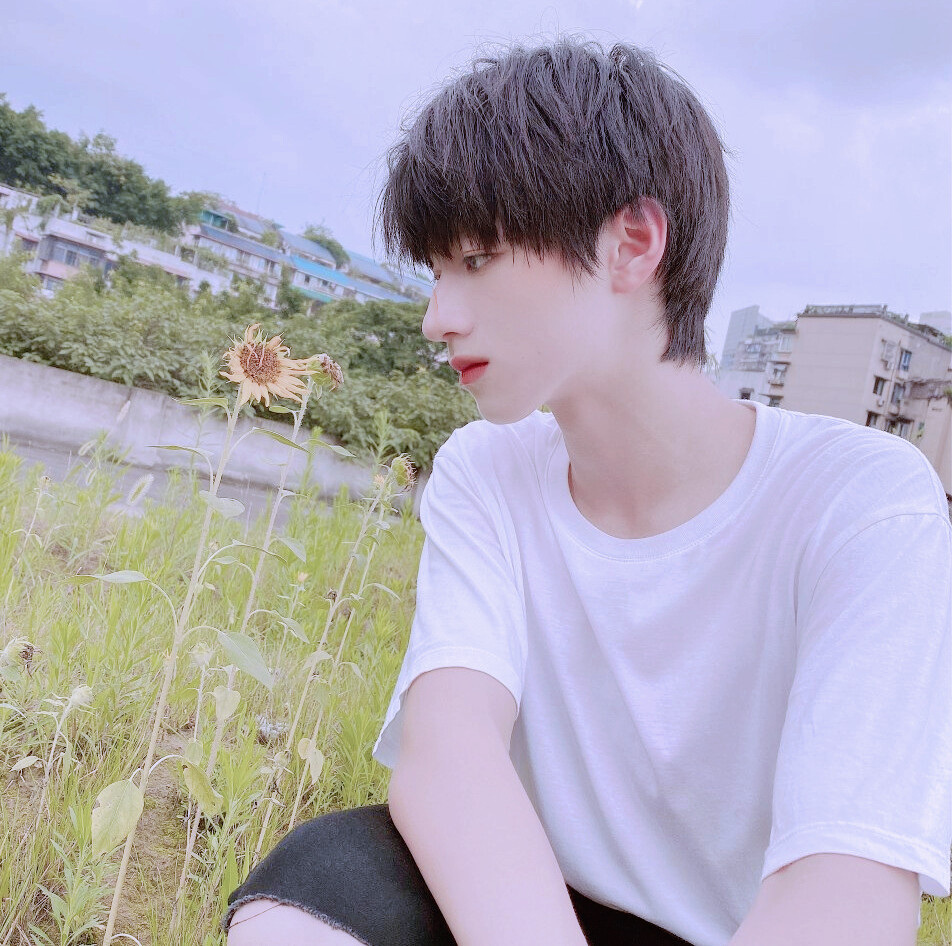 沈卿自调朱志鑫头像，禁二改，二传标明沈卿，抱图dd