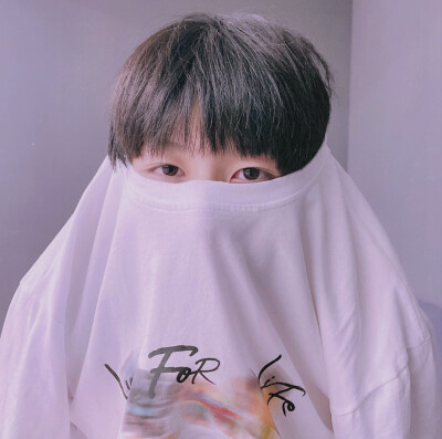 沈卿自调朱志鑫头像，禁二改，二传标明沈卿，抱图dd