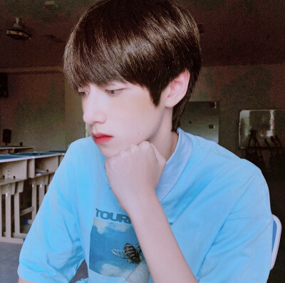 沈卿自调朱志鑫头像，禁二改，二传标明沈卿，抱图dd