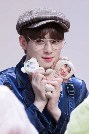 ღ
  脸蛋天才-车银优 
                  Cha EunWoo