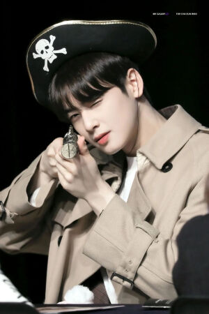 ღ
  脸蛋天才-车银优 
                  Cha EunWoo