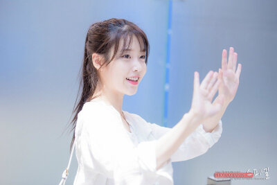 IU♡李知恩
图源logo