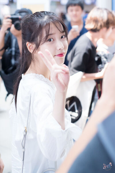 IU♡李知恩
图源logo