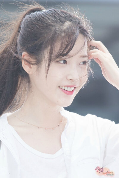 IU♡李知恩
图源logo