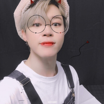 “怪兽旻旻来咯！嗷呜嗷呜！”
朴智旻 ©边溺