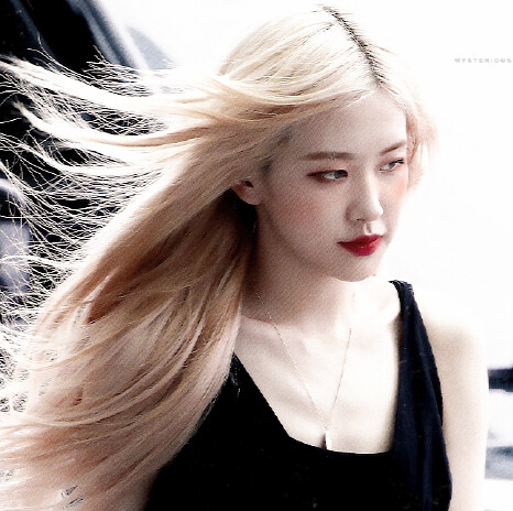 四季〃
\ \rosé*朴彩英
สุภาพบุรุษท่านนี้ ดื่มโซจูหน่อยมั้ย
cr.firstlove_rose
