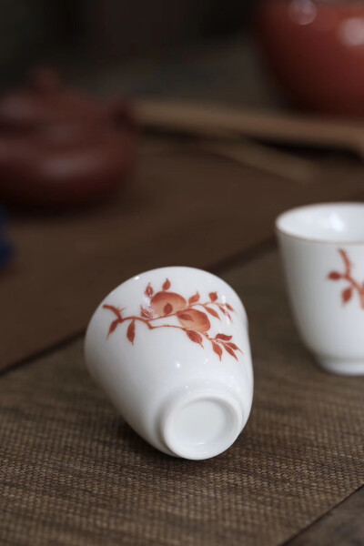 ‼️矾红寿桃品茗杯‼️景德镇高温手作～
茶楼茶室/自用，直径5.5cm 高5.5cm