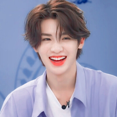 黄明昊
二传注明dt酒樱莓酿|原截江纪燃