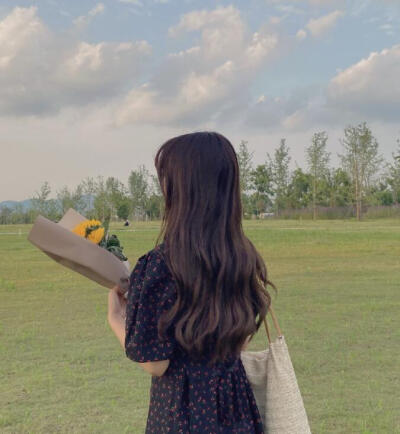 雨天：小清新女头像