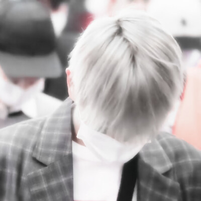 
·温暖明亮在他手中融化。
原偏贤