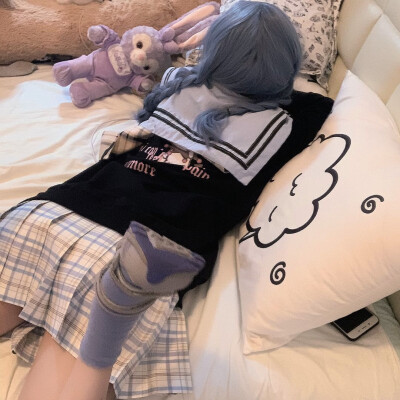 蓝发女头
红发女头