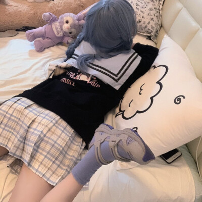 蓝发女头
红发女头