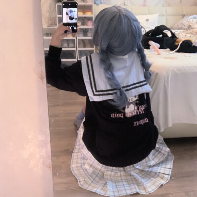 蓝发女头
红发女头