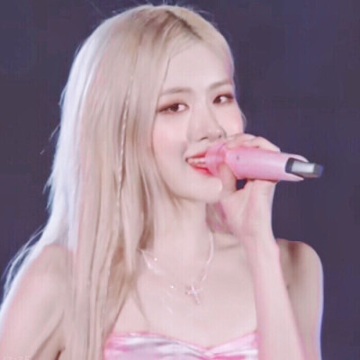 rosé | 朴彩英
“开心的东西要专心记起”
拿图收藏专辑。修/顾清菡。原/夕謠。