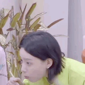 哈哈哈哈哈哈哈 加更版里的小李 李斯丹妮
李四蛋表情包