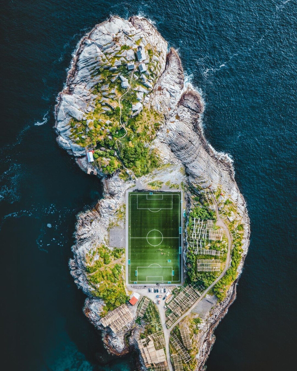 ：挪威-罗弗敦群岛
Henningsvær,Norway
cr.@robin.kaldhusdal
