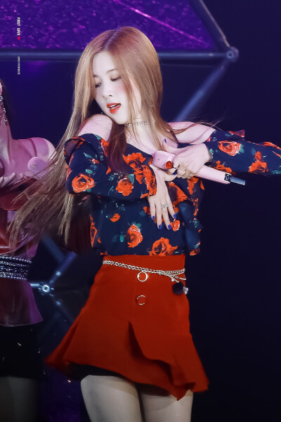 朴彩英rosé
看简介
cr.firstlove_rose