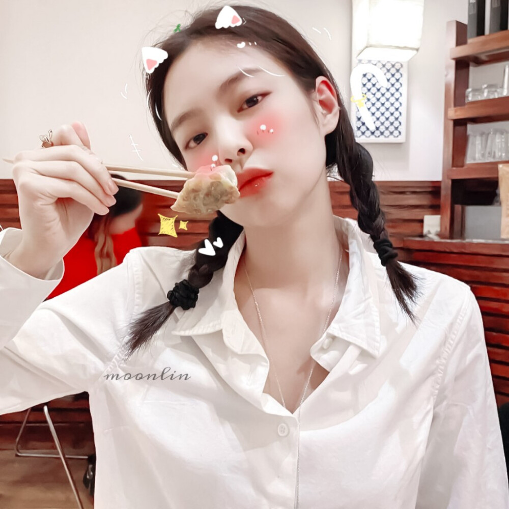 JENNIE
看简介
贴纸cr.扯扯裙边