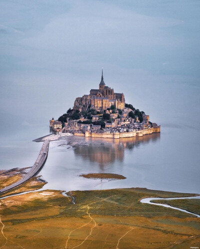 ：法国-圣米歇尔山城堡
Mont-Saint-Michel,France
cr.@nathparis 