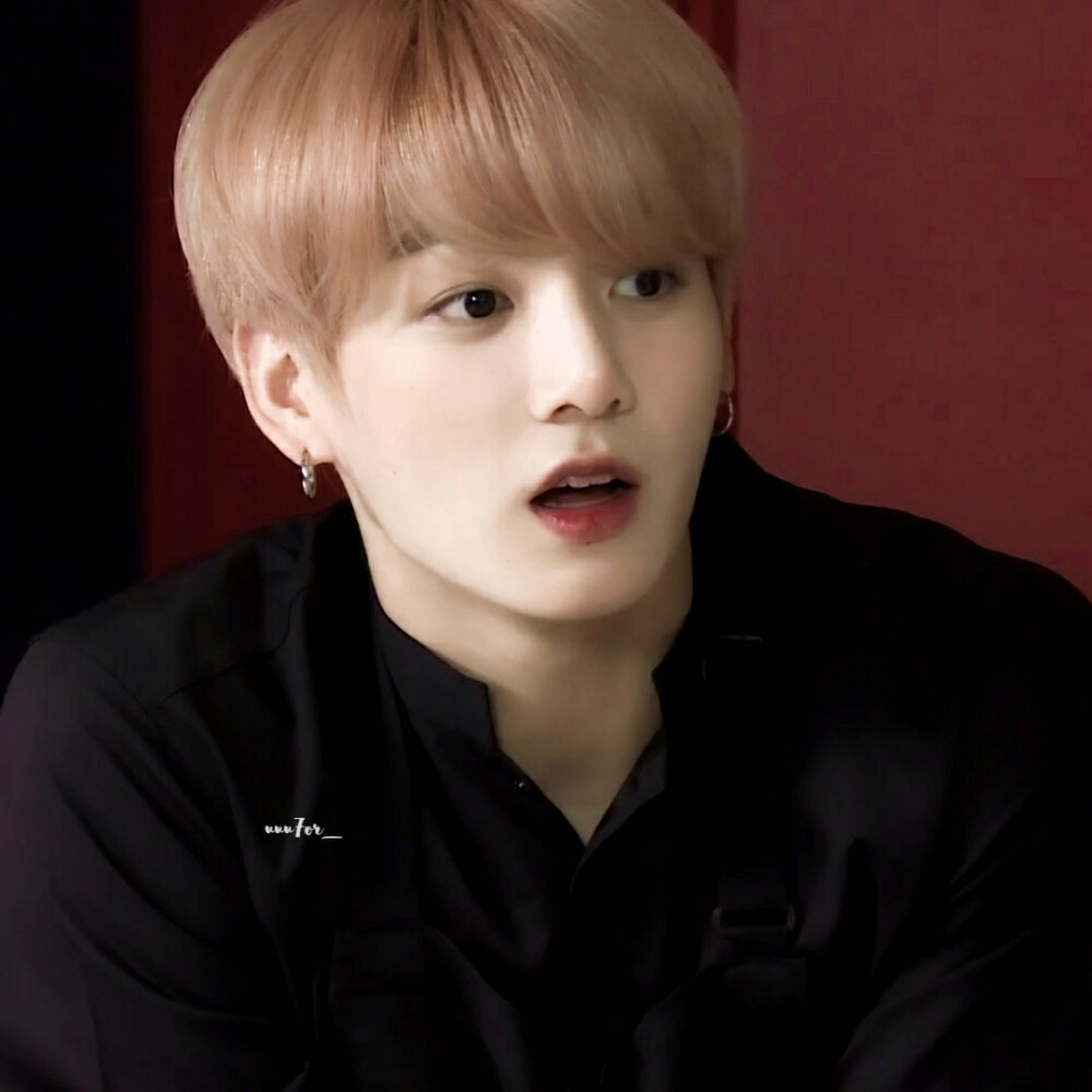 · 捕食者 ·
uus7or_
最近爱上红唇了