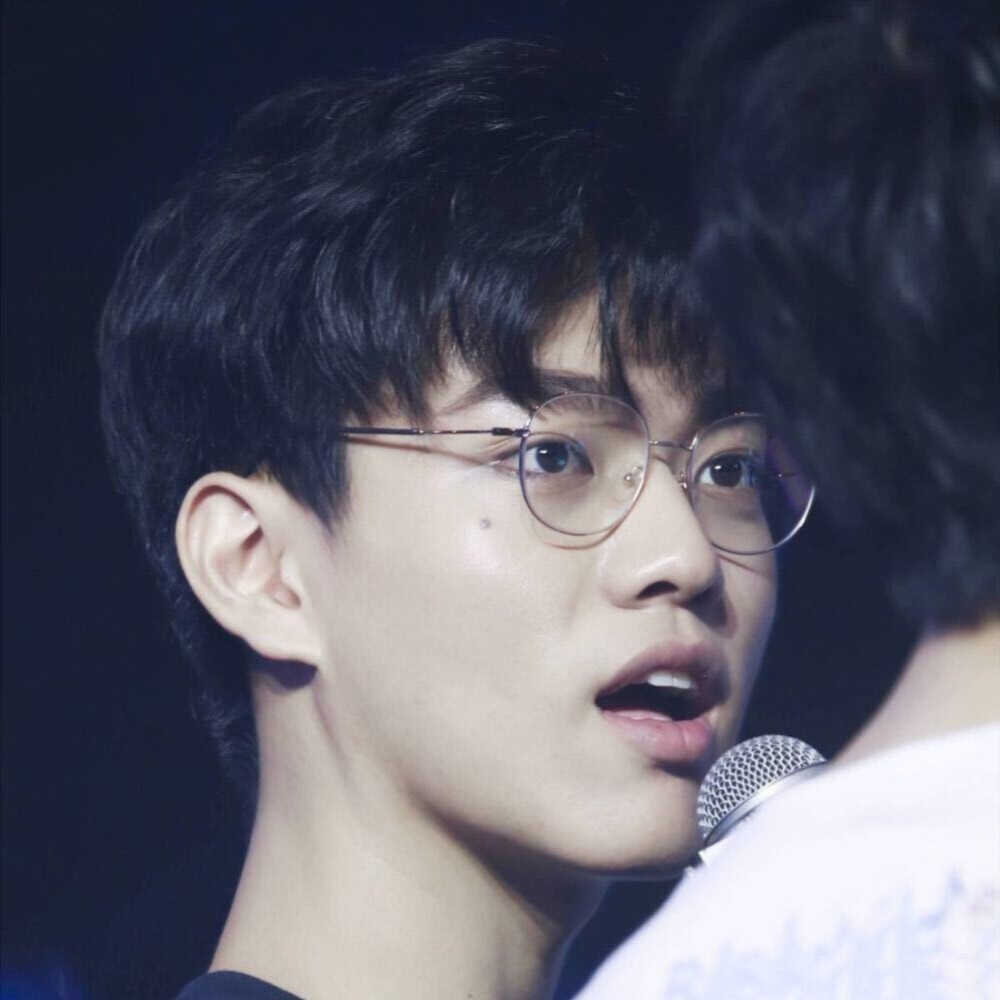 我叫马了顶大 穿着睡衣都成潮牌～